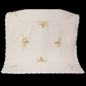 WIELKANOC BIAŁY OBRUS Z WYSZYWANYMI ZAJĄCAMI 80 X 80 CM