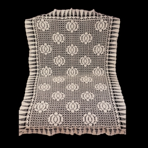 KREMOWY KORONKOWY OBRUS W RÓŻE 125 X 90 CM