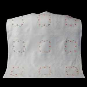 SZLACHETNY ADAMASZEK I HAFT KRZYŻYKOWY W DROBNIUTKIE RÓŻYCZKI 77 X 77 CM