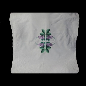 BIAŁE PŁÓTNO I WYSZYWANE KIŚCIE WINOGRON OBRUS 75 X 70 CM