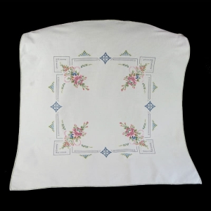 28825 HAFT KRZYŻYKOWY BUKIETY KWIATÓW PRZYJEMNY OBRUS 82 X 81 CM.jpg