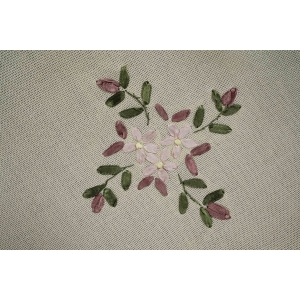 38468 KORONKI SZYDEŁKOWE I HAFT WSTĄŻECZKOWY OWALNY OBRUS SERWETA 110 X 51 CM (3).jpg