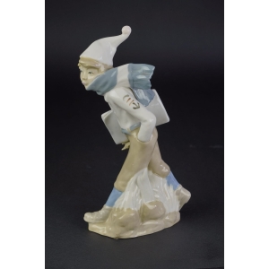 39240 CASADES HISZPANIA ŚLICZNA DUŻA FIGURA CHŁOPAKA Z GAZETĄ (3).jpg