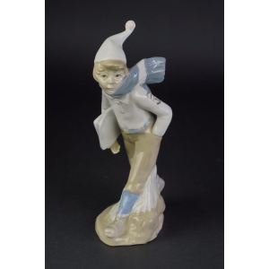 39240 CASADES HISZPANIA ŚLICZNA DUŻA FIGURA CHŁOPAKA Z GAZETĄ (5).jpg