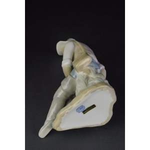 39241 CASADES HISZPANIA ŚLICZNA DUŻA FIGURA CHŁOPAKA Z RYBĄ (5).jpg