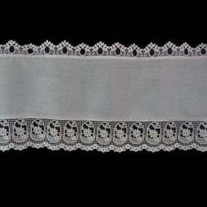 GUSTOWNA ZAZDROSTKA LAMBREKIN Z KORONKĄ GIPIUROWĄ 136 X 32 CM