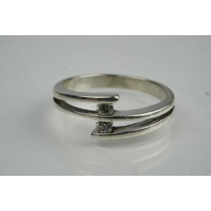 40237 SREBRNY ELEGANCKI PIERŚCIONEK Z DWOMA OCZKAMI R. 18,5 WAGA 3,6 G (2).jpg