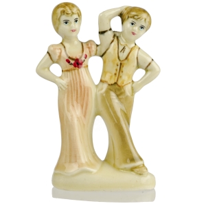 ŁADNA RĘCZNIE MALOWANA FIGURA DZIEWCZYNY Z CHŁOPAKIEM