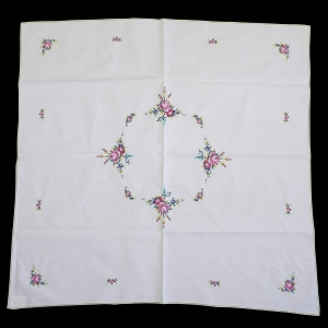 42650 PŁÓTNO PIĘKNY OBRUS HAFT KRZYŻYKOWY BARWNE KWIATY 84 x 81 CM (1).jpg