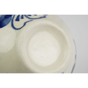 42970 KOŁOWŁOCŁAWEK WAZONIK Z USZAMI RĘCZNIE MALOWANE KOBALTOWE KWIATY (4).jpg