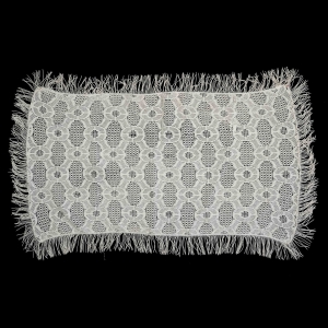 43239 KORONKA MASZYNOWA BIAŁY LEJĄCY STARY OBRUS Z FRĘDZLAMI 130 X 65 CM (1).jpg