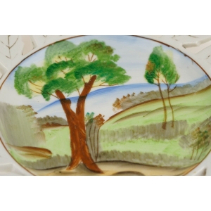 44729 BIEDERMEIER RĘCZNIE MALOWANA PATERA Z AŻUROWYMI LISTKAMI I PEJZAŻEM (2).jpg