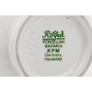 45460 ROYAL KPM WAZON Z UCHEM Z BISKWITOWĄ DEKORACJĄ W BIELI DESIGN Z LAT 60-TYCH NEW LOOK (5).jpg