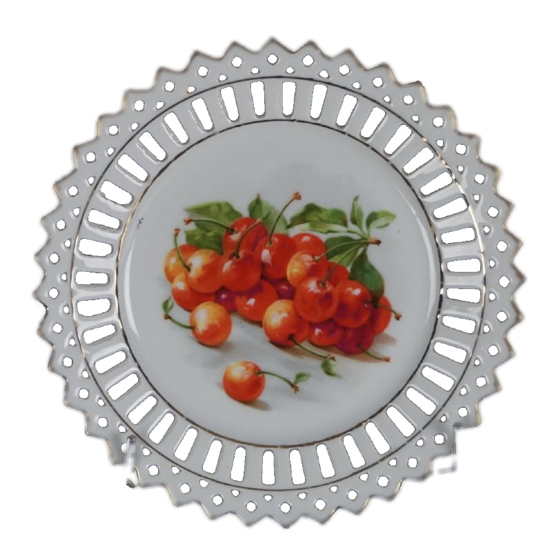 35847 ŚLICZNY AŻUROWY TALERZYK Z WISIENKAMI GERMANY.jpg