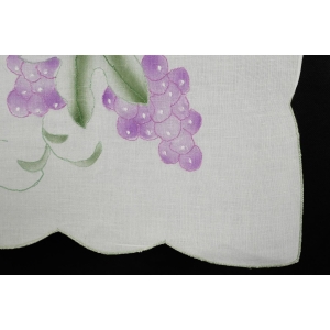 45681 BIAŁY OBRUS Z RĘCZNIE MALOWANYMI WINOGRONAMI 83 x 80 cm (4).jpg
