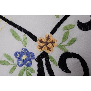 46579 STARA RĘCZNIE WYSZYWANA KUCHENNA MAKATKA W KWIATKI 92 X 66,5 CM (3).jpg