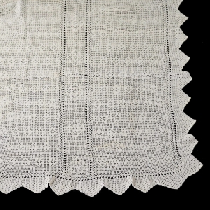 47203 SZYDEŁKO KAPA NARZUTA LUB OBRUS GEOMETRYCZNY WZÓR 180 CM X 165 CM (1).jpg