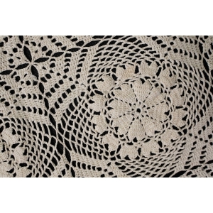 47206 SZYDEŁKO KREMOWY OBRUS W ROZETKI 79 CM X 72 CM (3).jpg