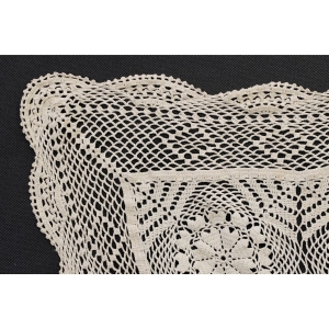 47206 SZYDEŁKO KREMOWY OBRUS W ROZETKI 79 CM X 72 CM (5).jpg