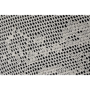 47215 SZYDEŁKO KREMOWY OBRUS WZÓR W KWIATECZKI 150 CM X 130 CM (3).jpg