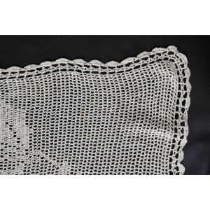 47215 SZYDEŁKO KREMOWY OBRUS WZÓR W KWIATECZKI 150 CM X 130 CM (5).jpg