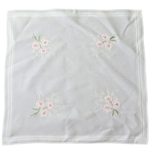 RĘCZNIE WYSZYWANY OBRUS PASTOLOWE KWIATY 80 X 77 CM