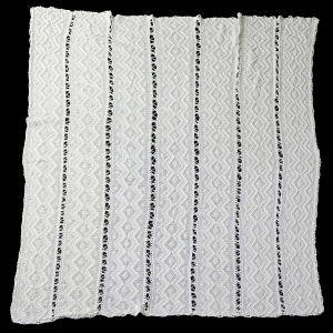 SZYDEŁKO OBRUS NARZUTA WYPUKŁE GUZICZKI 170 X 155 CM