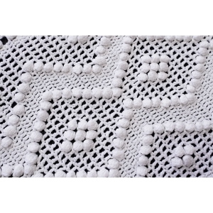 48102 SZYDEŁKO OBRUS NARZUTA WYPUKŁE GUZICZKI 170 X 155 CM (3).jpg