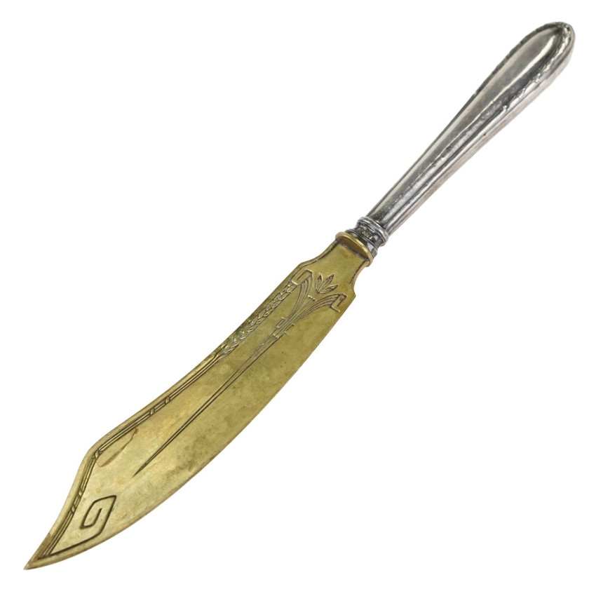 48699 ŚLICZNY NÓŻ DO SERA ZE SREBRNYM TRZONKIEM PRÓBY 800 (1).jpg