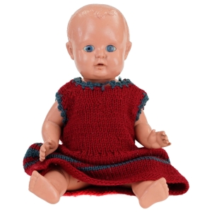 48898 STARA CELULIDOWA LALKA W SUKIENCE ROBIONEJ NA DRUTACH 26 CM (1).jpg
