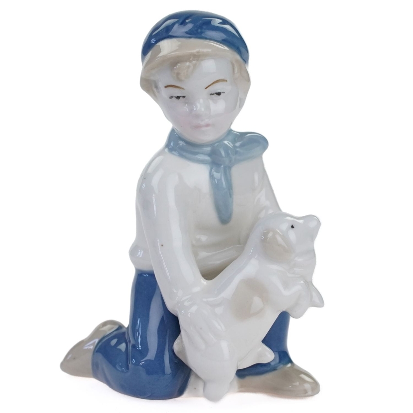 50175 LIPPELSDORF FIGURKA CHŁOPCA Z PROSIACZKIEM (1).jpg