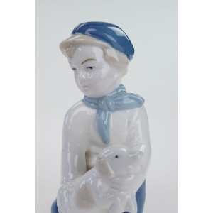 50175 LIPPELSDORF FIGURKA CHŁOPCA Z PROSIACZKIEM (4).jpg