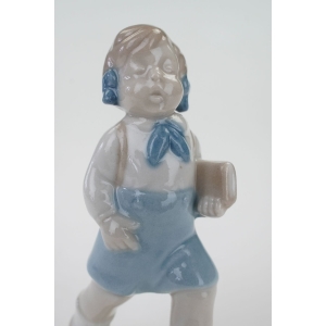 50249 GRÄFENTHAL THÜRINGEN FIGURKA DZIEWCZYNKI Z TORNISTREM (2).jpg