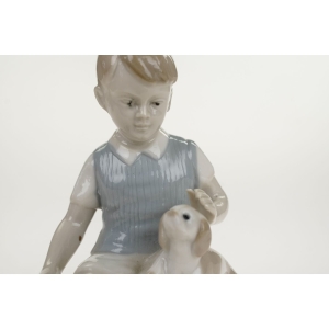 51037 GRÄFENTHAL THÜRINGEN ŚLICZNA RĘCZNIE MALOWANA FIGURKA CHŁOPCA Z PIESKIEM (2).JPG