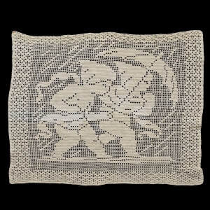 SZYDEŁKO KREMOWA FIRANECZKA PARA DZIECI KRASNALI 81 X 61 CM