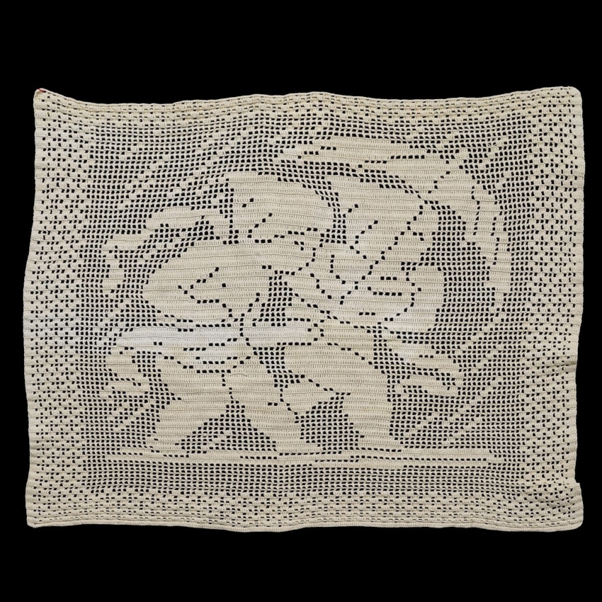 51464 SZYDEŁKO KREMOWA FIRANECZKA PARA DZIECI KRASNALI 81 X 61 CM (1).jpg