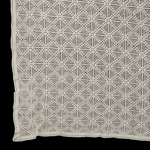 SZYDEŁKO KREMOWA KAPA DUŻY OBRUS GEOMETRYCZNY WZÓR 206 X 182 cm