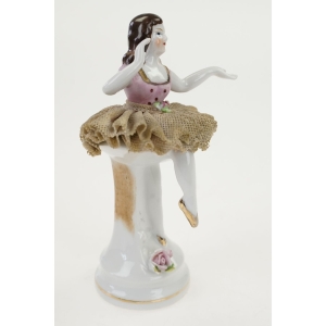 54332 OKUPOWANA JAPONIA ŚLICZNA FIGURKA BALETNICY TANCERKI Z FILIGRANOWEJ SPÓDNICY DAMA TANCERKA W KRYNOLINACH (3).JPG