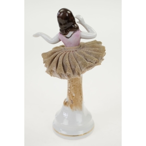 54332 OKUPOWANA JAPONIA ŚLICZNA FIGURKA BALETNICY TANCERKI Z FILIGRANOWEJ SPÓDNICY DAMA TANCERKA W KRYNOLINACH (4).JPG