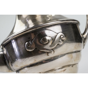 55469 DANIA PLATEROWANY SREBREM DZBANEK DO KAWY Z ROŚLINNYM ORNAMENTEM (3).JPG