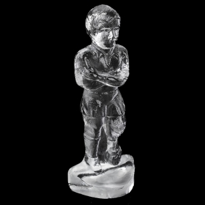 55514 SZKLANA FIGURKA PIŁKARZA FUTBOLISTY SKANDYNAWIA (1).jpg