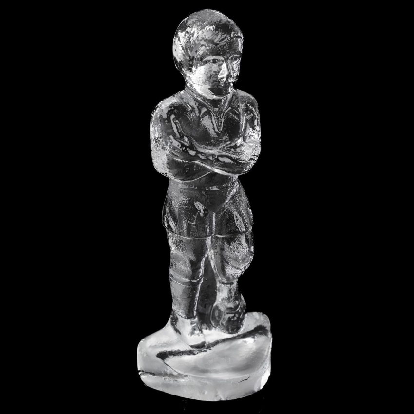 55514 SZKLANA FIGURKA PIŁKARZA FUTBOLISTY SKANDYNAWIA (1).jpg