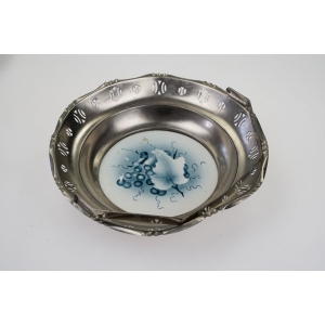 56047 CERAMICZNA PATERA KOSZYCZEK Z WINOGRONAMI W STYLU RETRO ZAKUTA W METAL (7).JPG