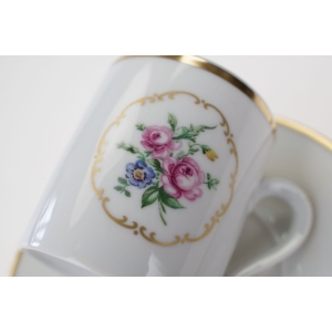 56389 FÜRSTENBERG FILIŻANKA ZE SPODKIEM MOKKA Z KWIATOWYM MEDALIONEM (3).JPG