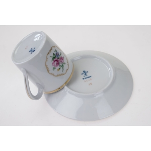 56389 FÜRSTENBERG FILIŻANKA ZE SPODKIEM MOKKA Z KWIATOWYM MEDALIONEM (5).JPG