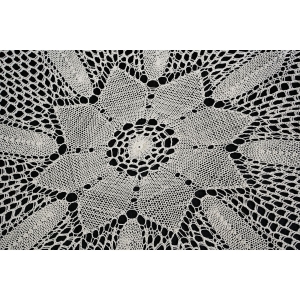 56653 KREMOWY ŚLICZNY OBRUS ROBIONY NA DRUTACH ŚR. 98 CM (4).JPG