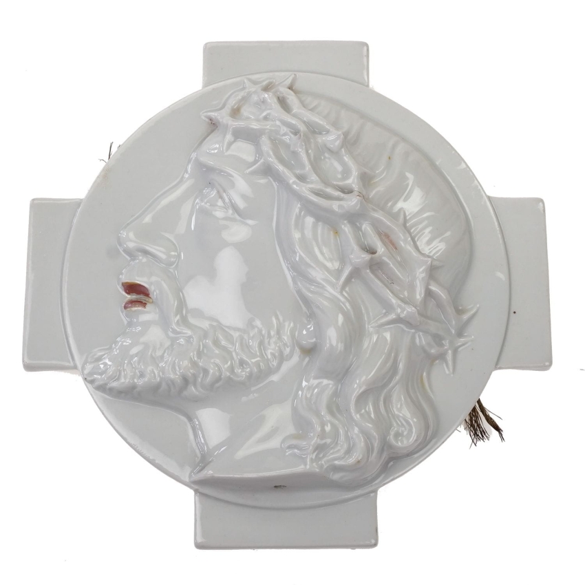 56961 TECO BOIS DE  LIEGE SECESJA PORCELANOWY KRZYŻ Z TWARZĄ PANA JEZUSA W CIERNIOWEJ KORONIE (1).jpg