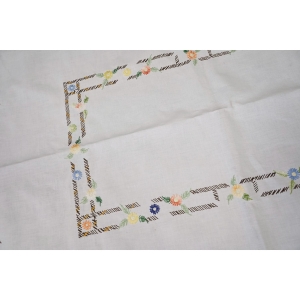 57061 RĘCZNIE HAFTOWANY OBRUS KOLOROWE KWIATUSZKI W STYLU WIEJSKIM 145 X 118 CM (3).JPG