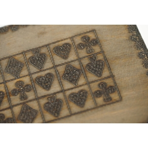 57700 CEPELIA SZKATUŁKA KUFEREK MILENIUM KRAKÓW DREWNIANE PUDEŁKO KASETKA NA KARTY (3).JPG