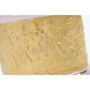 58025 CHODOV MITOLOGICZNE ZŁOCONE RELIEFY BOMBONIERA Z RÓŻOWEJ PORCELANY (3).JPG